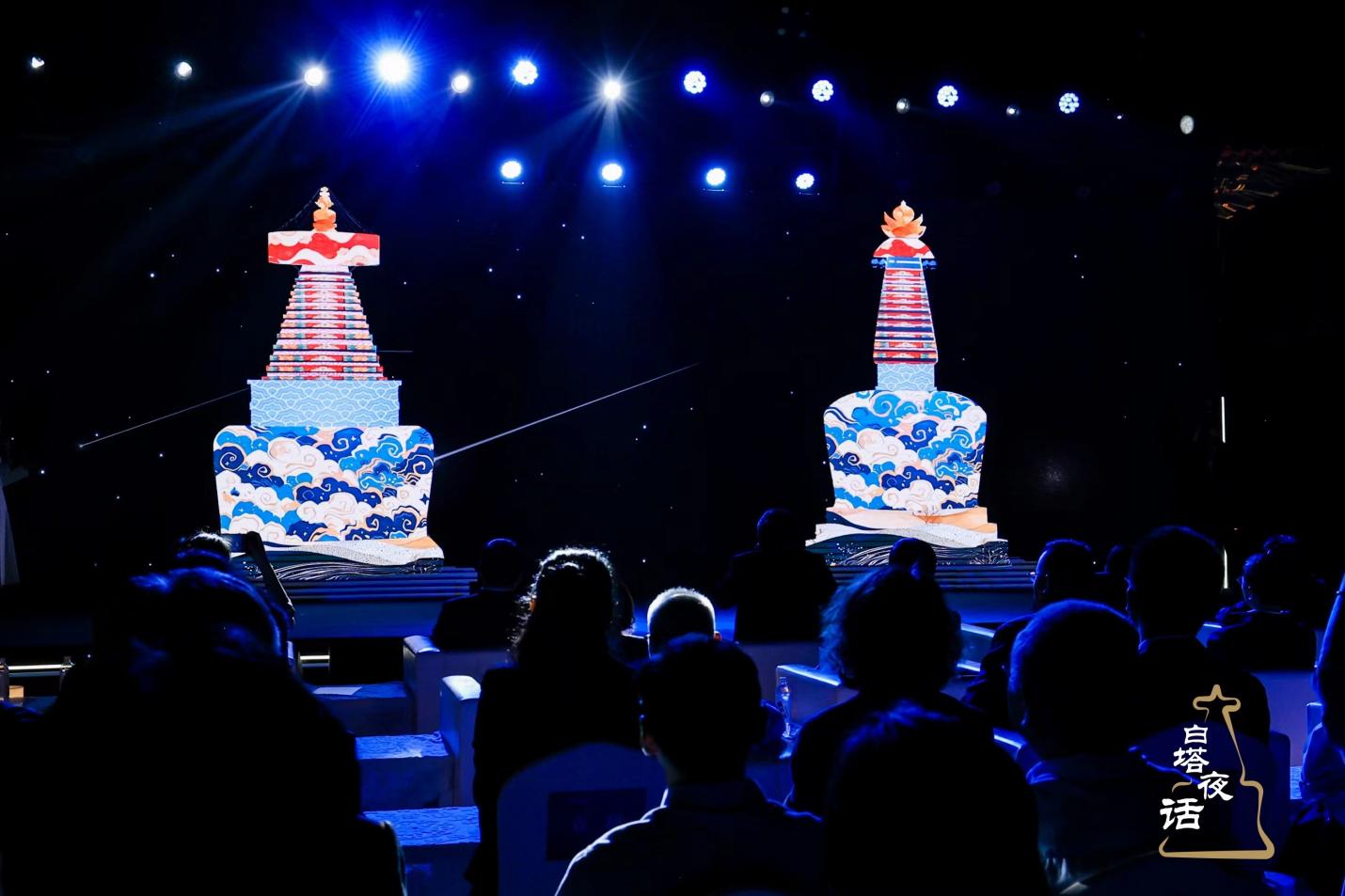 人们在看台上的人演出
描述已自动生成